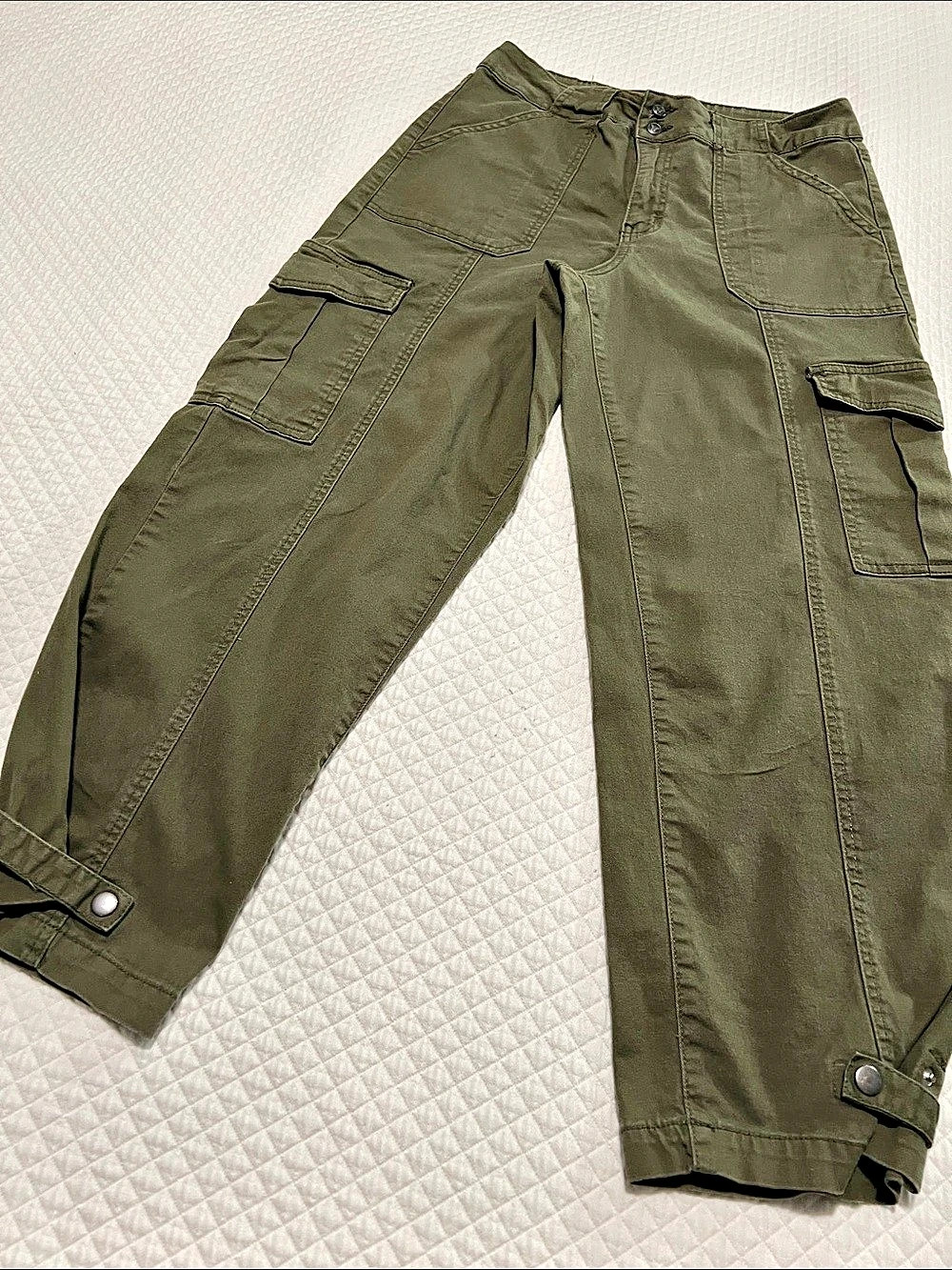 Jessica Simpson Cargo Capri Pants in Olive 16Green Size 6